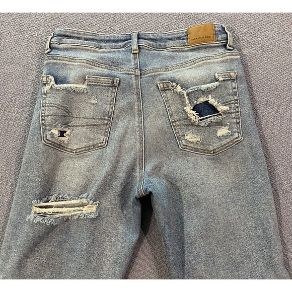 AMERICAN EAGLE High Rise Distressed Mom Jeans Size  2 Short - Picture 7 of 13